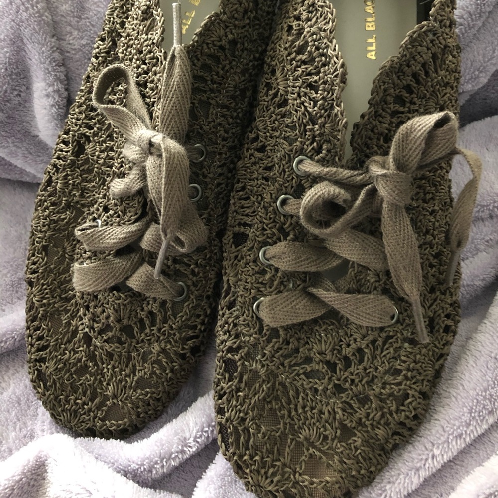 ALL BLACK lace shoes